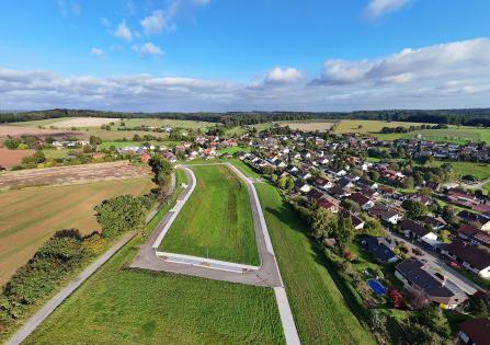 Seitlich Bauplatz in Haag Schönbrunn